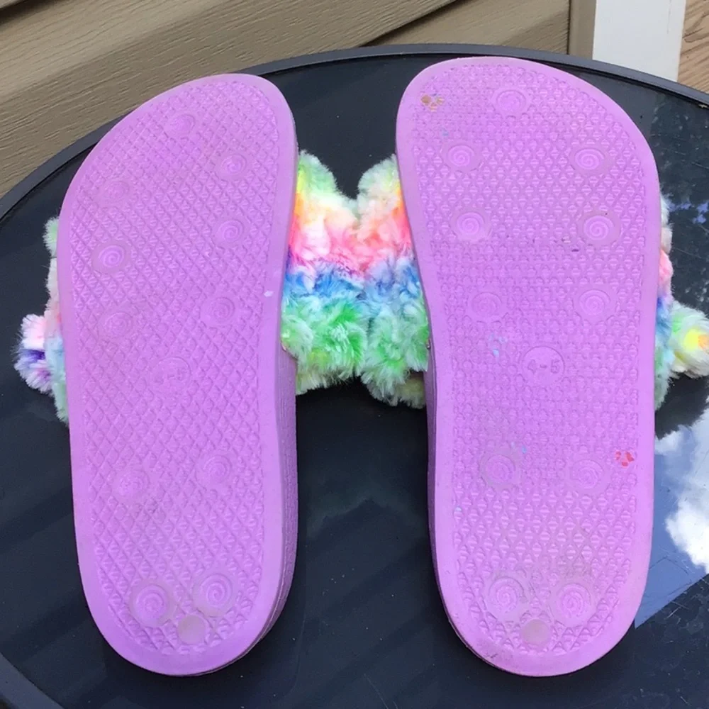 SALE! Big Girls TY Slides Size 4/5, Adorable and Like New!